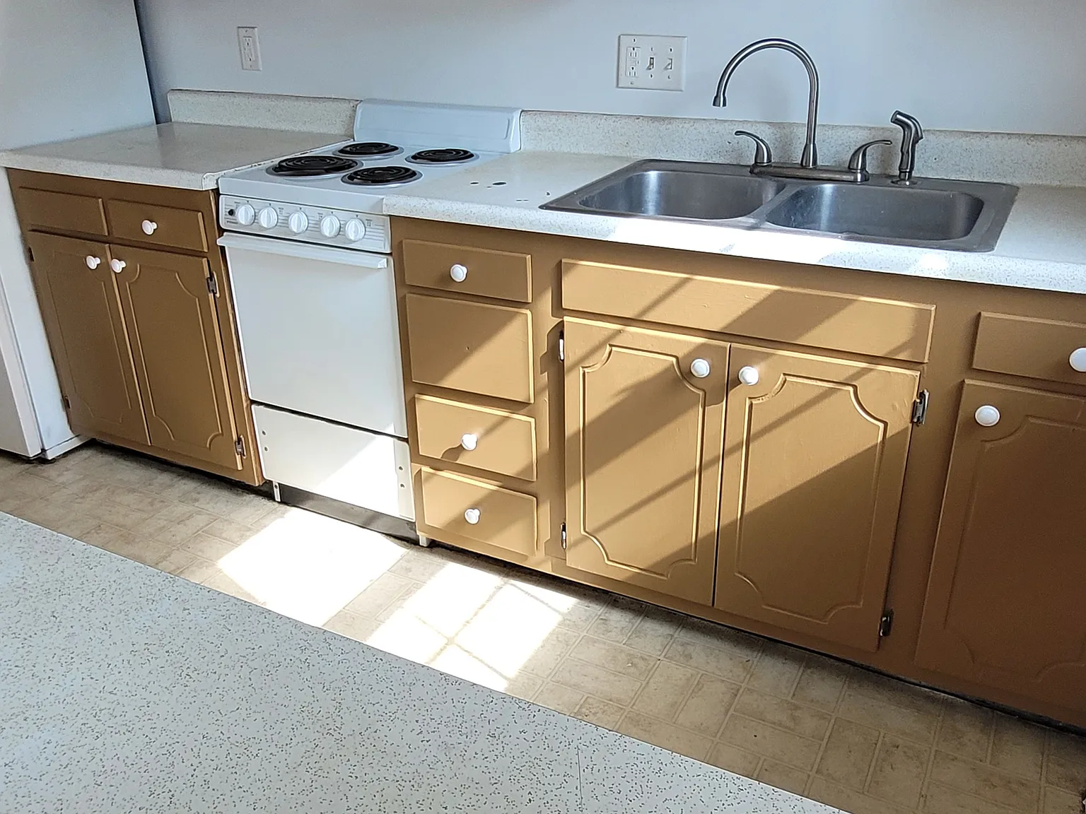 1 bed, 650 sqft, $910 — Photo 2