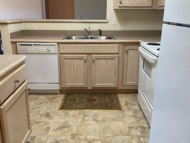 913 Westridge Dr #18 — Photo 5