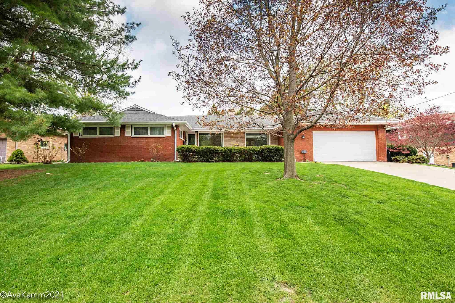 5139 N Sherbrook Ln photo 1