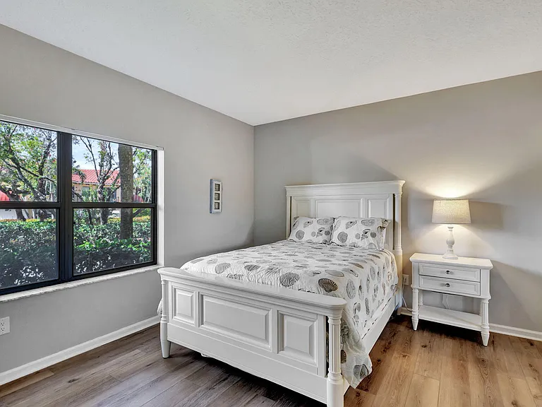 300 Uno Lago Dr #101 — Photo 31