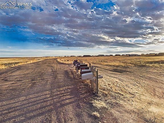 5th image of 46 N Dinner Bell Dr