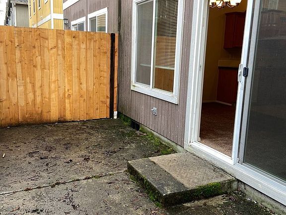 5th image of 6006 NE 33rd Cir