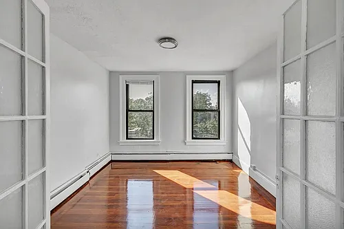 33 Howe St Photo 1