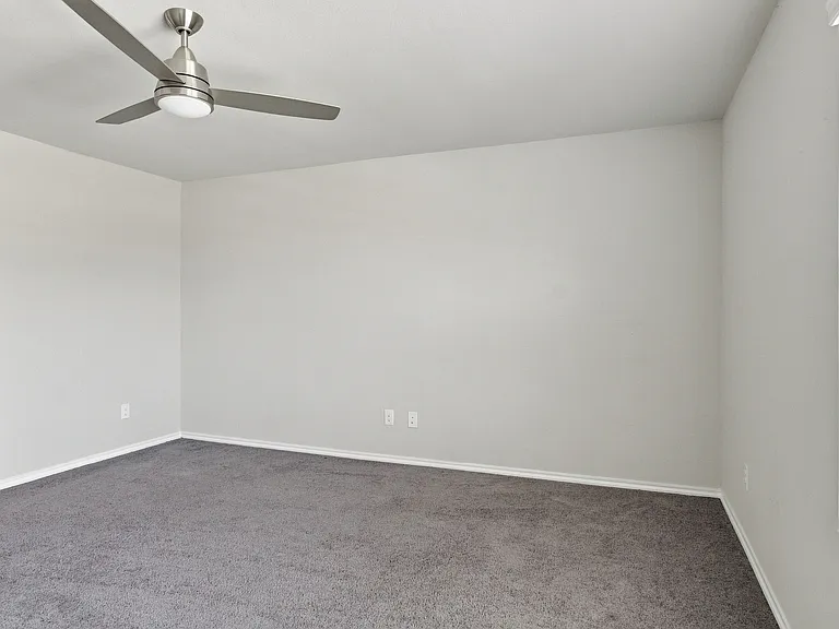 944 Ravenwood Ln — Photo 23