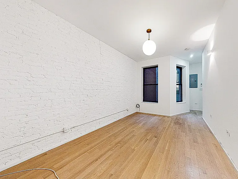 231 N Henry St #2R — Photo 3