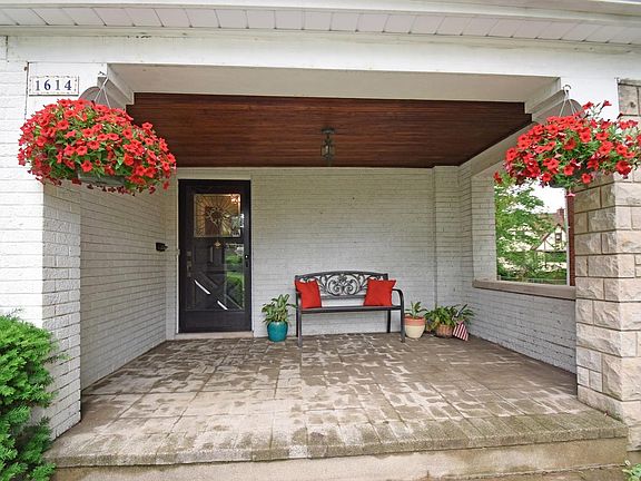 2nd image of 1614 N Dixon Cir
