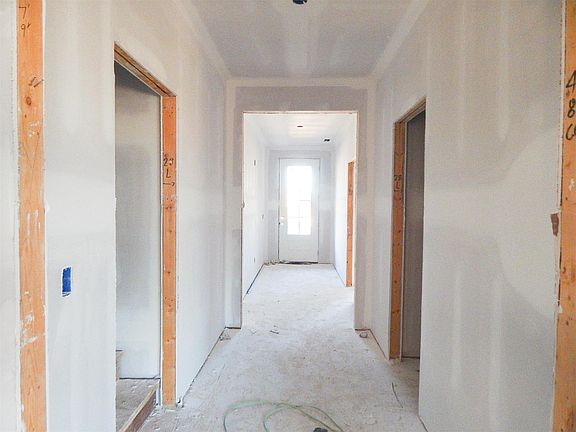3rd image of 1085 E Cavaletti Cir #303-lot 303