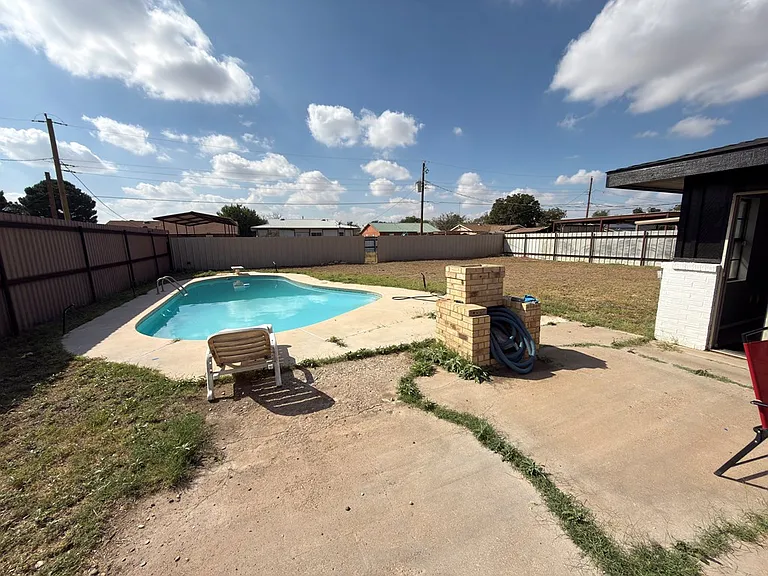 1805 S Bryan Ave — Photo 17