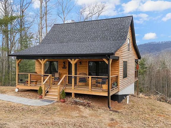 2nd image of 1823 Desert Rd