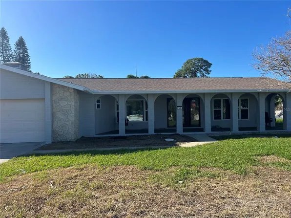 140 88th Ave NE, Saint Petersburg, FL 33702