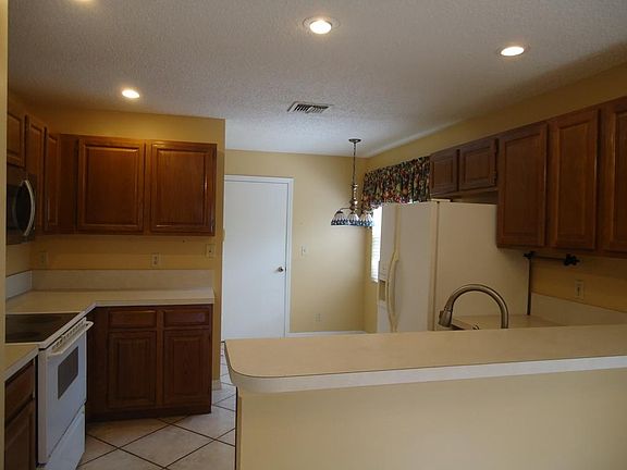 3rd image of 9333 Arborwood Cir