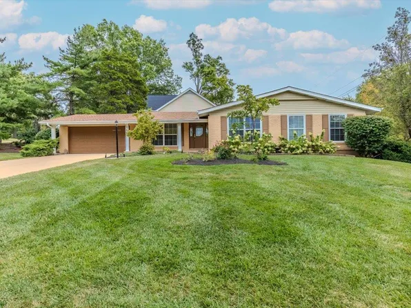 1466 Land O Lakes Dr, Saint Louis, MO 63146