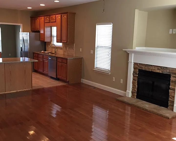708 Stratford Ave — Photo 2