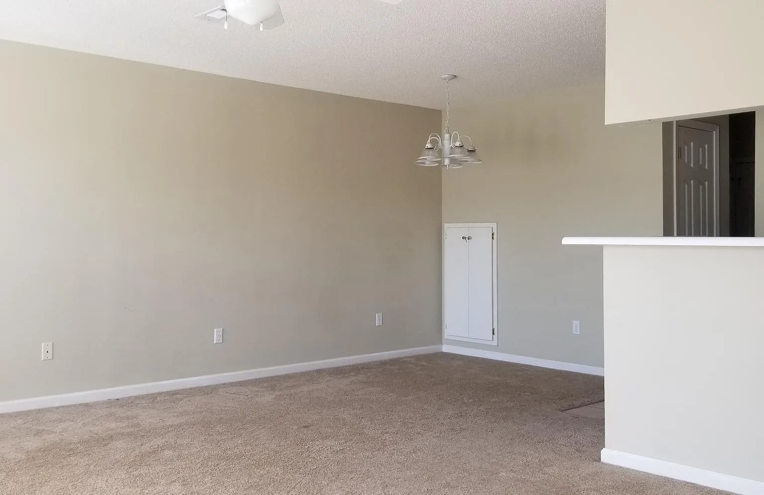 102 Baldwin Dr — Photo 3
