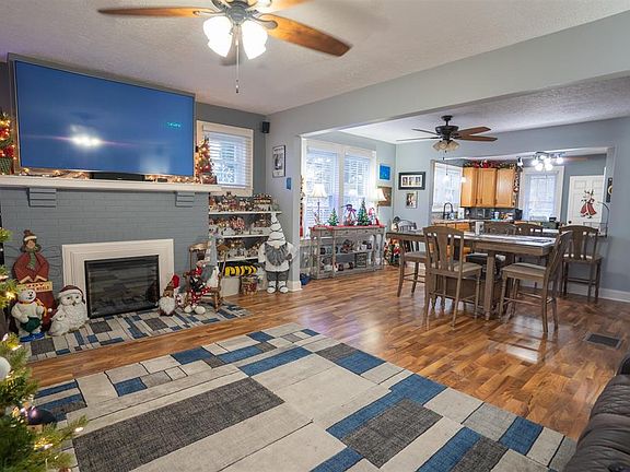 5th image of 124 E 25th St