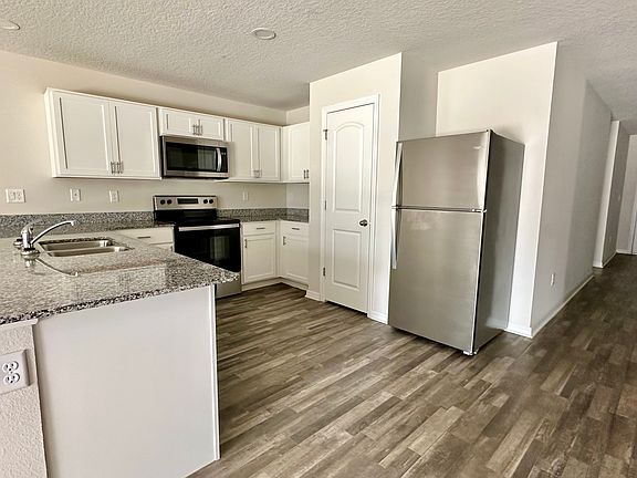 3rd image of 2 Rosecroft Ln