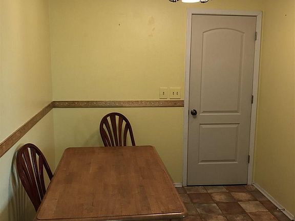 3rd image of 3018 Abbott Ave