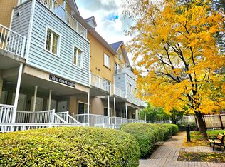 179 Bleecker St #237, Toronto, ON M4X1L9