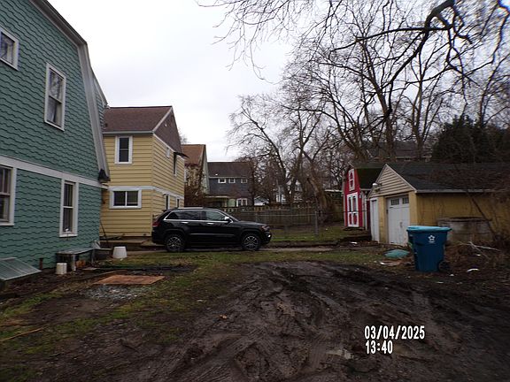 4th image of 2314 S Burdick St