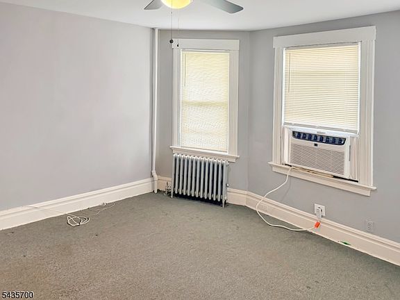 4th image of 391 Glenwood Ave