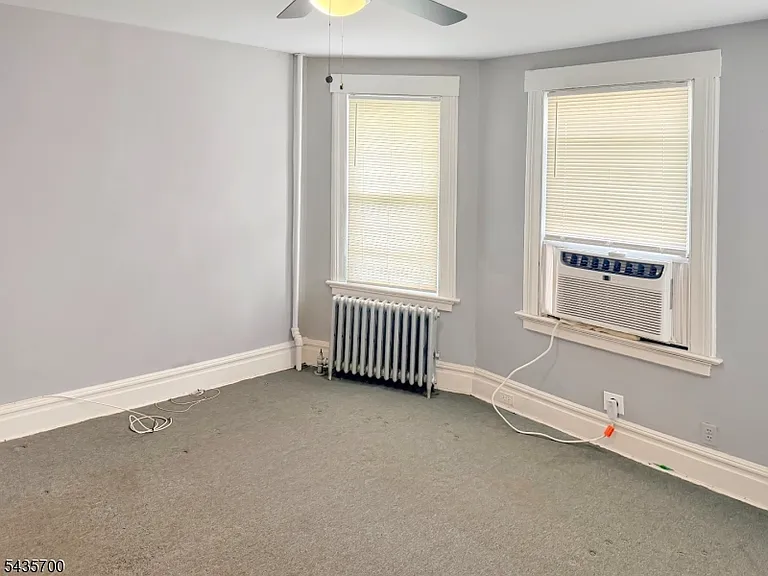 391 Glenwood Ave — Photo 4