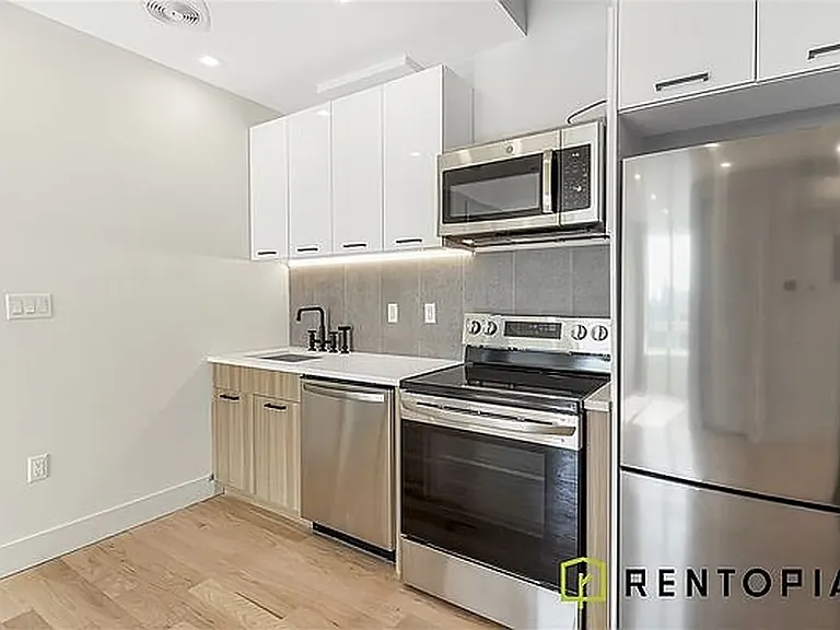 922 Dekalb Ave #5F — Photo 3