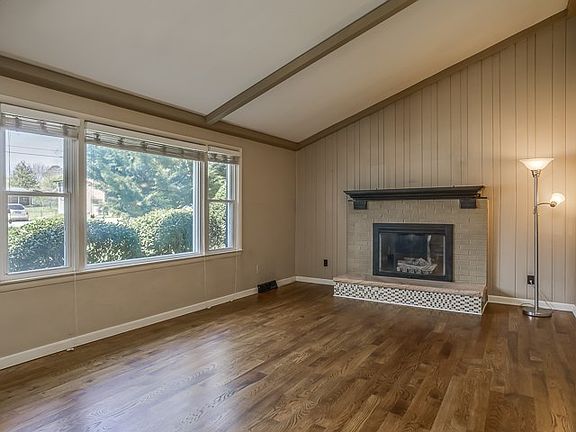 2nd image of 935 Morningside Dr