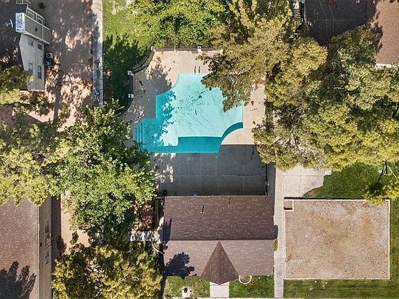 4th image of 2702 Alicialynn Way