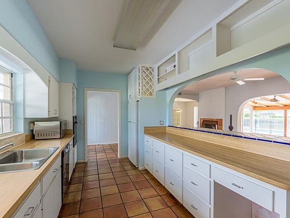 5th image of 29 Sea Horse Ln