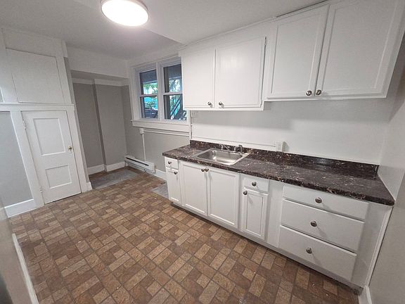 5th image of 809-811 W Linden St #1R