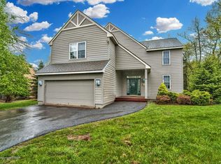 151 Skytop Rd, Pocono Pines, PA 18350