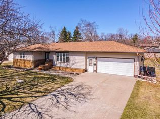 1445 4th Ave NE, Valley City, ND 58072