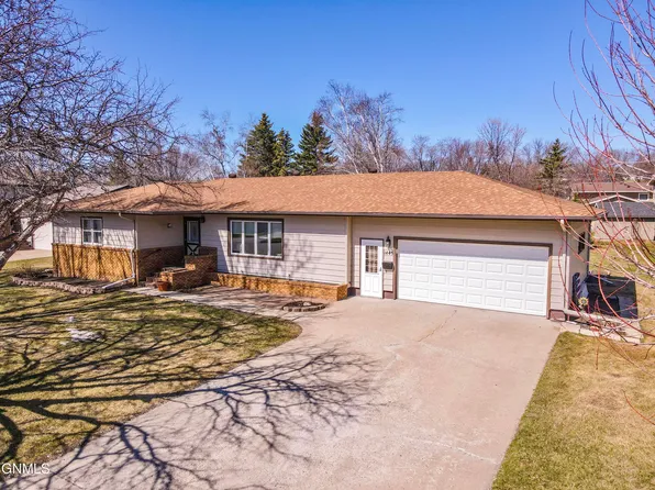 1445 4th Ave NE, Valley City, ND 58072