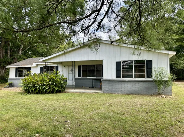 2103 Country Club Dr, Tullahoma, TN 37388