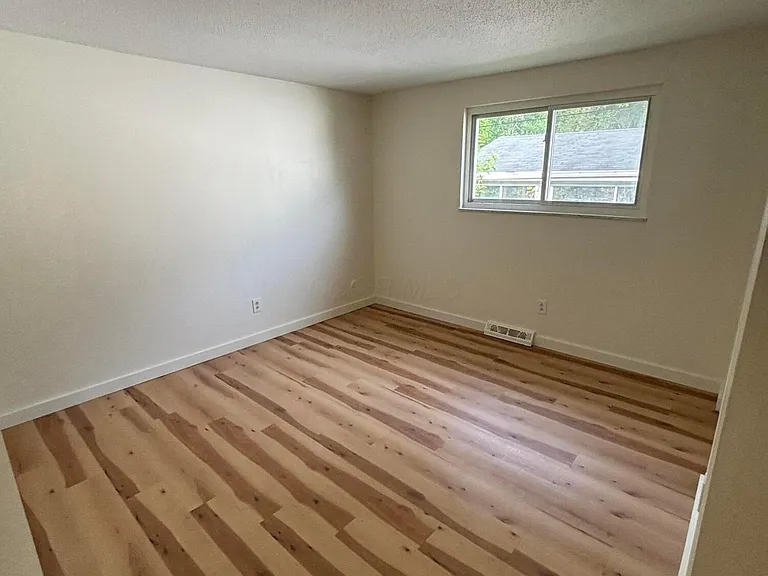 4900 Kresge Dr — Photo 10