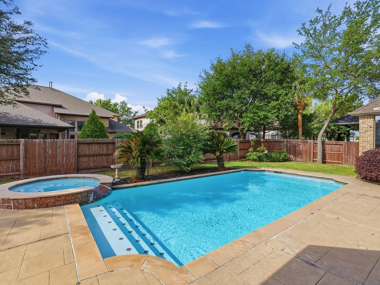 5 bed, 4.5 bath, 4874 sqft, $5,950 — Photo 4