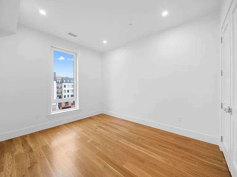 Residencies at 218-220 Old Colony Avenue — Photo 25