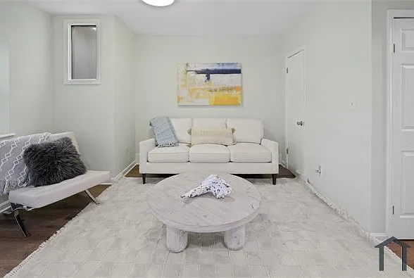 3 bed, 800 sqft, $3,000 — Photo 2