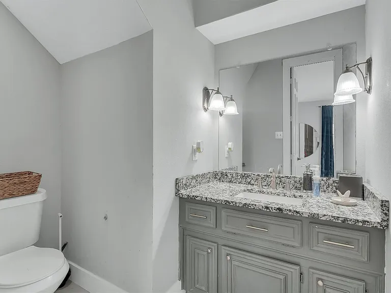 12407 Rosehill Ln — Photo 35