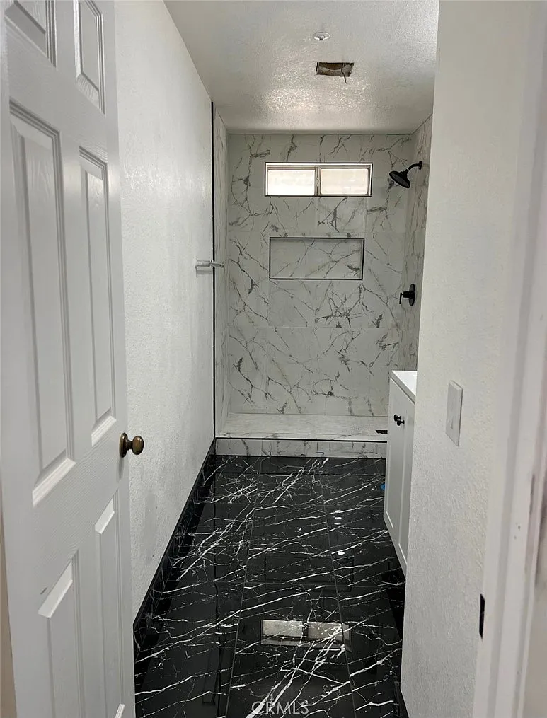 3 bed, 1451 sqft, $2,499 — Photo 3