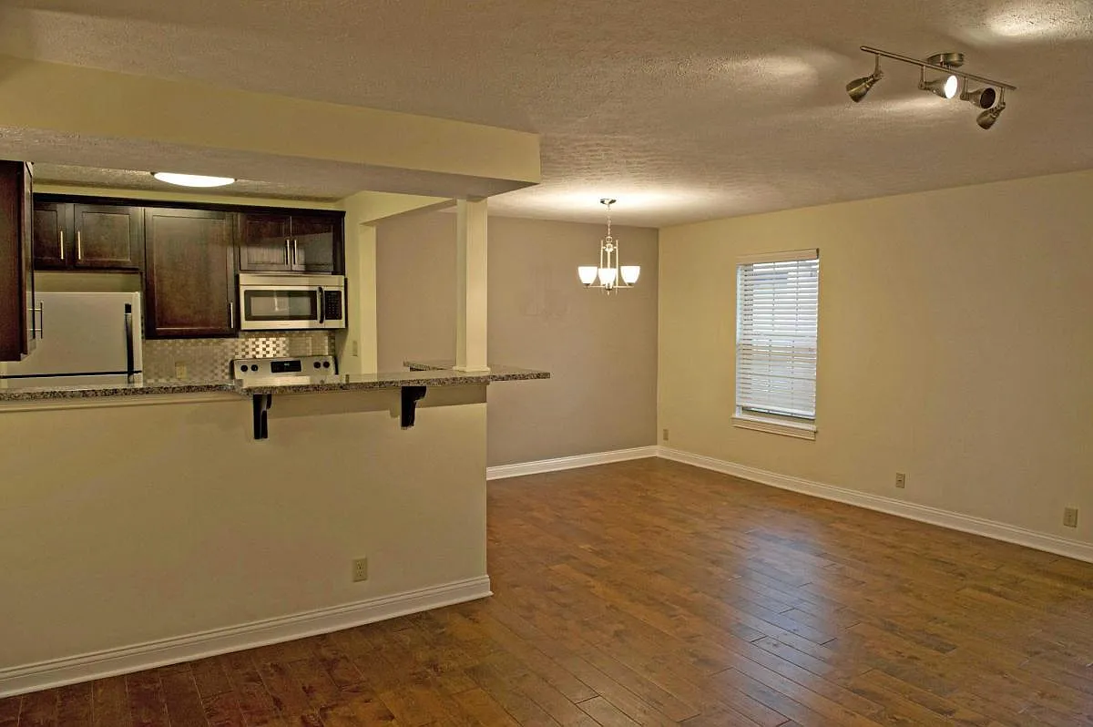 Park Court Apartments — Photo 4