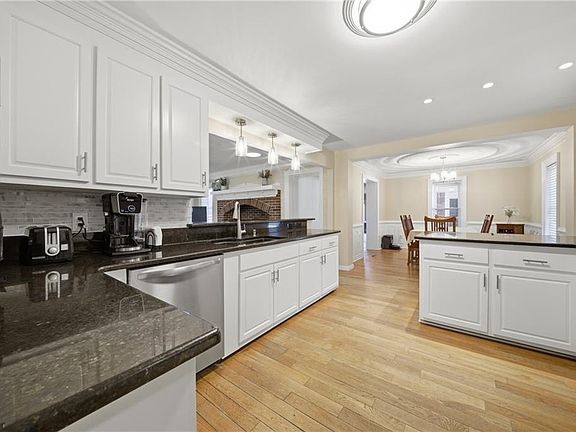 3rd image of 516 Benefit Rd