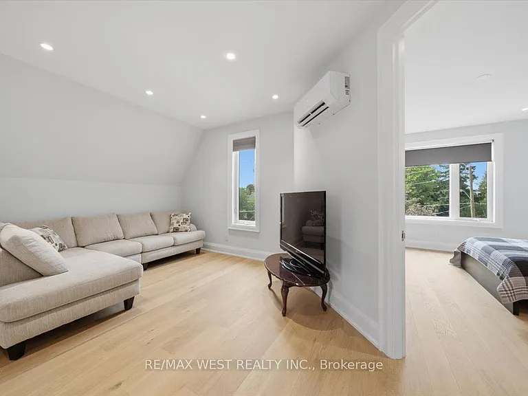 50 Rotherham Ave — Photo 14