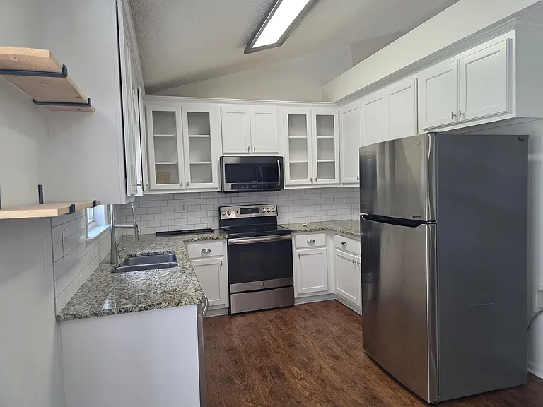 100 Parrish Farm Ln — Photo 3