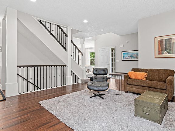 5th image of 1072 Delano Ct