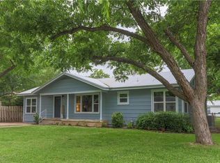 1002 Kent St, Taylor, TX 76574