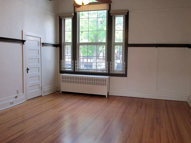 120 Kraft Ave #10 — Photo 5