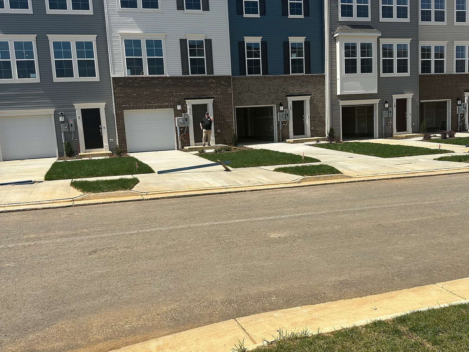 84-11 Winterplace Dr — Photo 2