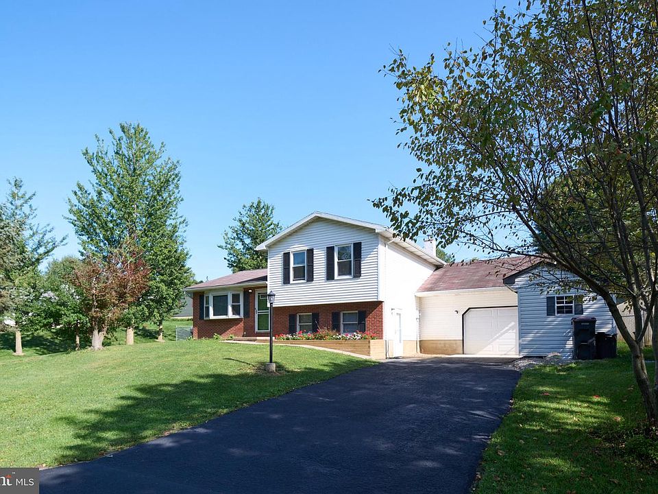 1st image of 136 Creekside Dr
