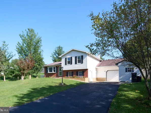 136 Creekside Dr, State College, PA 16801